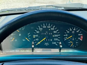 Mercedes-Benz 124 Mercedes W124 E220 - 13