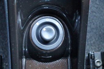 Dacia Duster 1.6 ie Laureate - 13