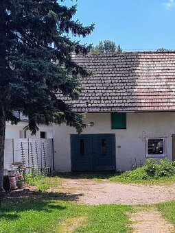 Byt s pozemkom a garážou - 13