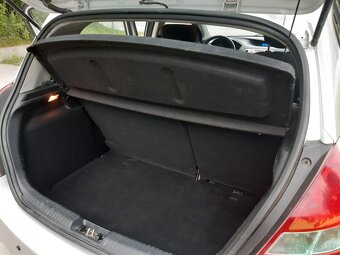 HYUNDAI i20, TK do 27.3.2027, KLÍMA, ISOFIX, cúvacie senzory - 13