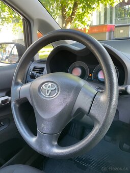 Toyota Auris 1.33 VVTi, Nová STK + EK - 13