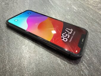 Apple iPhone 11 64GB - 13