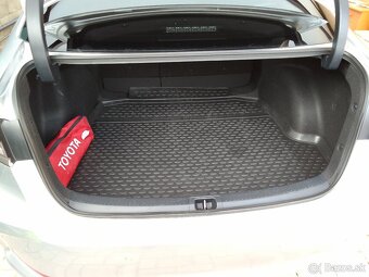 Toyota Corolla sedan, 1,8 hybrid, 09/2022, 46 000 km - 13