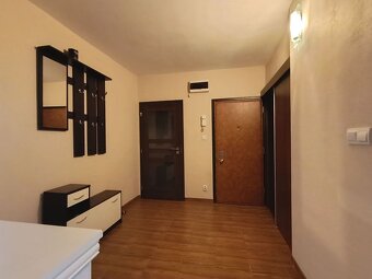 Na predaj priestranný a slnečný 2,5-izbový byt na Novohradsk - 13