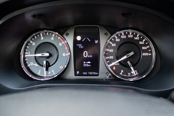 Toyota Hilux DC 2.4 I D-4D Active 4x4 A/T // AJ NA SPLÁTKY - 13