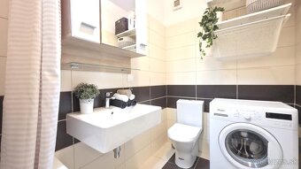 2 IZB BYT S PARKOVANÍM, PIVNICOU A BALKÓNOM - RUŽINOVSKÁ - 13