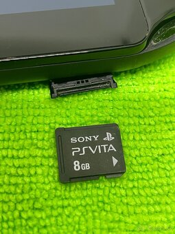 PS VITA PCH-2016 - LCD displej +8gb karta - 13