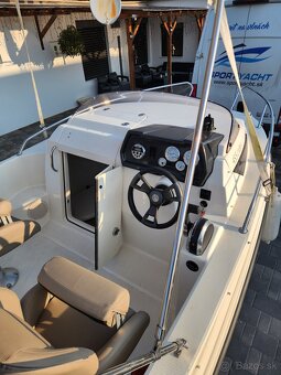 Quicksilver 455 Cabin - 13
