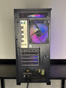 Intel 14jadro/28vlakno, Vega 64 8gb, 16GB RAM, 256gb+1tb - 13