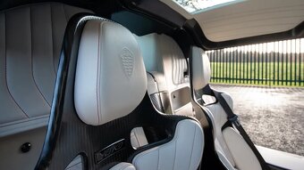 Koenigsegg Jesko Attack, Crystal White & Draco Red - 13