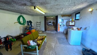 Na predaj viničný dom s pozemkom a krásnym výhľadom na mesto - 13