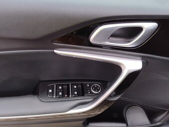 Kia Ceed SW 1.5 T-GDi M6 GOLD - 13