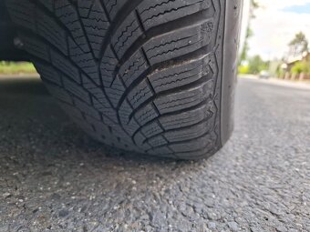 BMW 323i 125kW - - 13