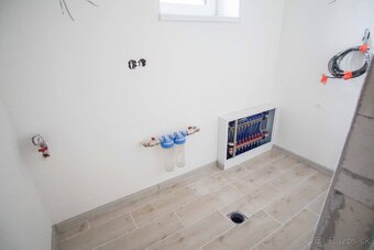 4-izbová novostavba rodinného domu s terasou, Nesvady, 540m2 - 13