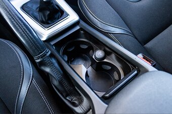 Volvo V40 D3 2.0L 110kW Momentum / LED Svetlá / - 13