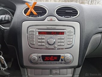 Ford Focus 1.6i 74kw hatchback FL - 13