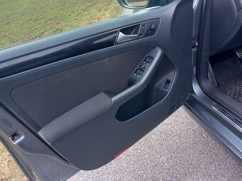VW Jetta 1.6 TDI DSG - 13
