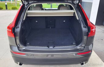 Volvo XC60 B5 2.0L Momentum Pro AWD A/T - 13