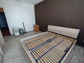 Predám priestranný 3 izb byt s balkónom - výborná lokalita - 13