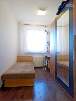 Prerobený 3-izbový byt v pokojnej zelenej časti Podbrezín - 13