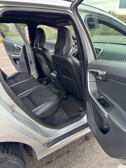 Volvo XC 60 rok výroby 2015 - 13