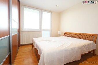 Veľkometrážny 3-izbový. zrekonštruovaný a zariadený byt - 13