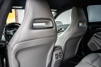 Mercedes-Benz CLA 250 4MATIC - 13