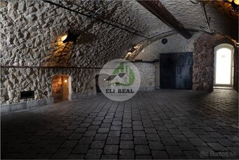 Meštiansky dom v centre Banskej Bystrice s kvalitnou rekonšt - 13