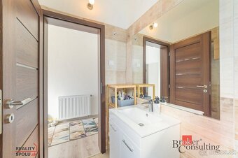 REZERVOVANÉ - TOP PONUKA  Kompletne zariadený rodinný dom - 13