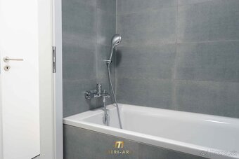 Moderne zariadený 1,5-izbový byt s balkónom a parkovaním - 13