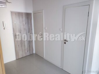 Moderný slnečný 3 izbový byt - 13