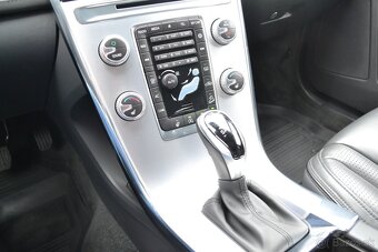 Volvo XC60 2.4 D5 AWD INSCRIPTION - 13