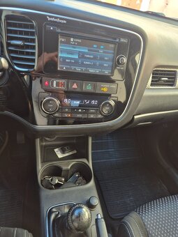 Mitsubishi Outlander 2.2D 4x4 7.miest - 13