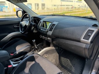 Mitsubishi Outlander 2.0D 7-miest 103KW 4x4 - 13