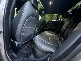 Jaguar XE 2.0D I4 R-Dynamic HSE AT - 13