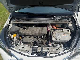 Toyota Yaris Hibrid 1.5 - 13