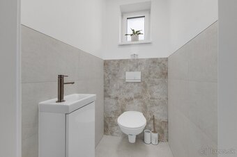 Moderný rodinný dom v obci Kostolné Kračany, časť Amadeho Kr - 13