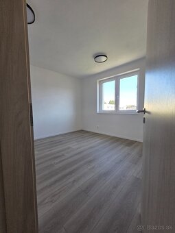 Rodinný dom s dvojgarážou na predaj , POSLEDNÝ DOM Z 2.ETAPY - 13