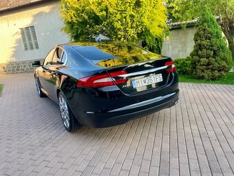 Jaguar XF 2.2D - 13