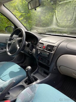 Nissan Almera N16 hatchback - 13