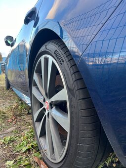 Sada 19 originál Jaguar XE S diskov s pneu Pirelli - 13