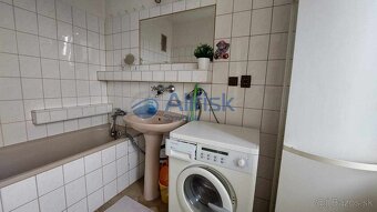 NA PREDAJ - 3 IZBOVÝ BYT S LOGGIOU V BLÍZKOSTI OC RETRO, MUŠ - 13