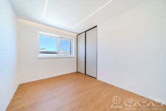 BOSEN | Moderný 4 izbový bungalov s bazénom, ul. Karasová, S - 13