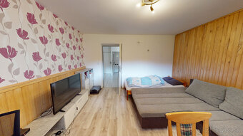 Na predaj rozmerný rodinný dom s pozemkom 2480 m2 v Dubnici  - 13