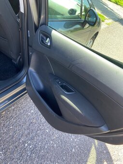 Predám Peugeot 308/110kW 1,6 benzín 1300€ súrne dohoda. - 13