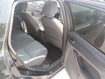 Ford Focus Kombi 2.0 TDCi Ghia - 13