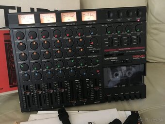 Tascam Portastudio TWO - Balenie, manualy, zdroj, popruh - 13