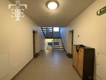 Prenájom 1 izbového bytu s vlastným parkovaním na sídlisku F - 13