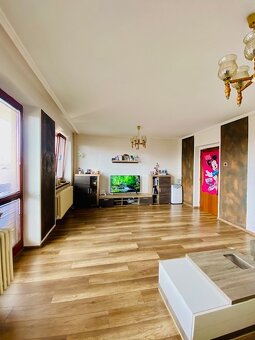 Poschodový dom na predaj s garážou, Trhová Hradská - 13