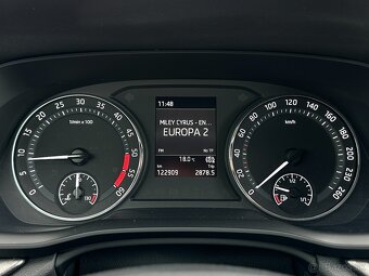 Škoda Octavia Combi 2.0 TDi M6, r.v.: 2021 - 13